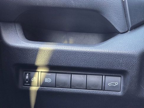 Used 2021 Toyota RAV4 XLE Premium image 25