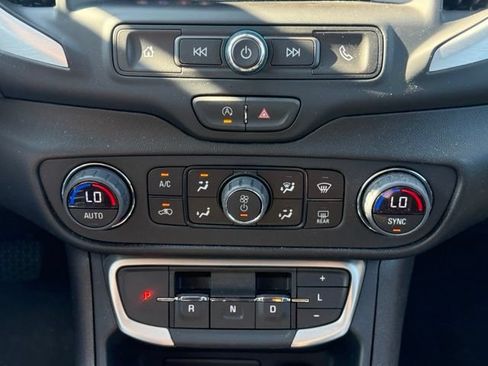 Used 2024 GMC Terrain SLE w/ Driver Convenience Package FWD image 19