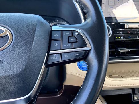 Used 2021 Toyota Highlander Platinum FWD image 24