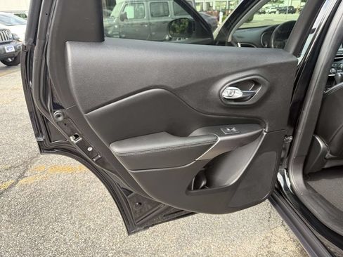 Used 2019 Jeep Cherokee Limited AWD/4WD image 17