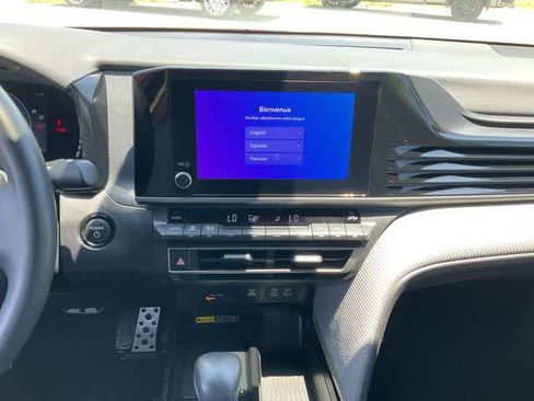 Used 2025 Toyota Camry SE w/ Convenience Package FWD image 20
