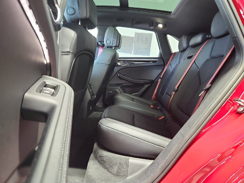 Certified 2026 Porsche Macan Turbo AWD/4WD image 11