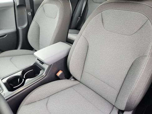 New 2025 Kia K4 LX image 9