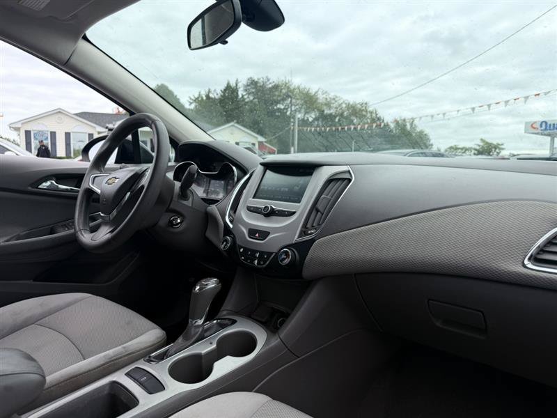 Used 2017 Chevrolet Cruze LS FWD image 19