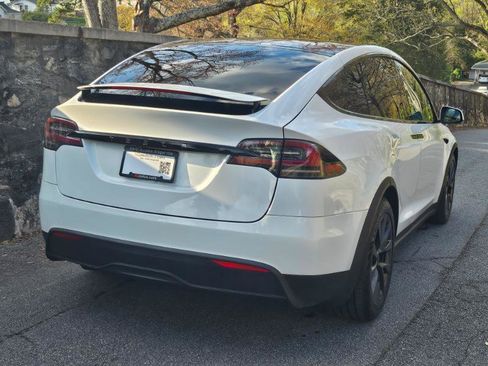 Used 2023 Tesla Model X image 10