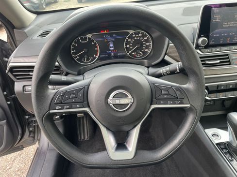 Used 2025 Nissan Altima 2.5 SV image 28