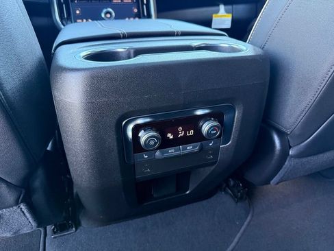Used 2025 GMC Yukon Elevation AWD/4WD image 28