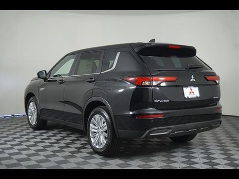 Used 2024 Mitsubishi Outlander ES image 5