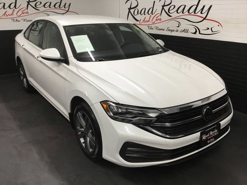 Used 2023 Volkswagen Jetta SE FWD image 2
