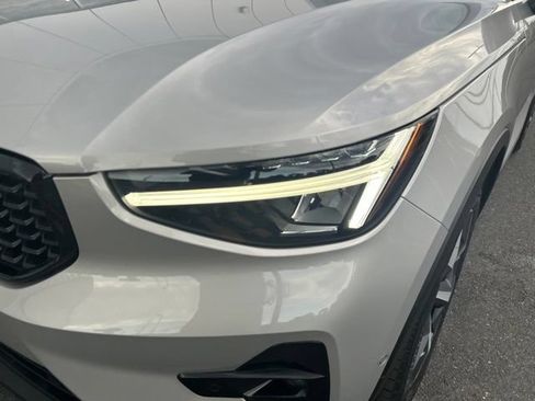 Certified 2025 Volvo XC40 B5 Plus AWD/4WD image 8