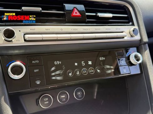 Used 2025 Genesis G70 2.5T AWD/4WD image 19