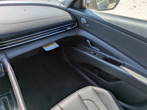 New 2025 Hyundai Elantra Limited FWD image 16