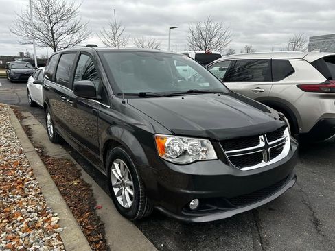 Used 2019 Dodge Grand Caravan SXT image 1