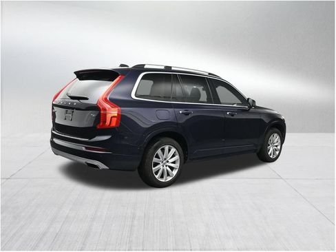 Used 2017 Volvo XC90 T6 Momentum w/ Vision Package AWD/4WD image 5