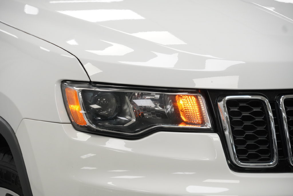 Used 2018 Jeep Grand Cherokee Limited AWD/4WD image 10