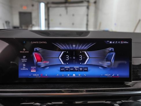 New 2026 BMW X5 xDrive50e w/ M Sport Package image 18