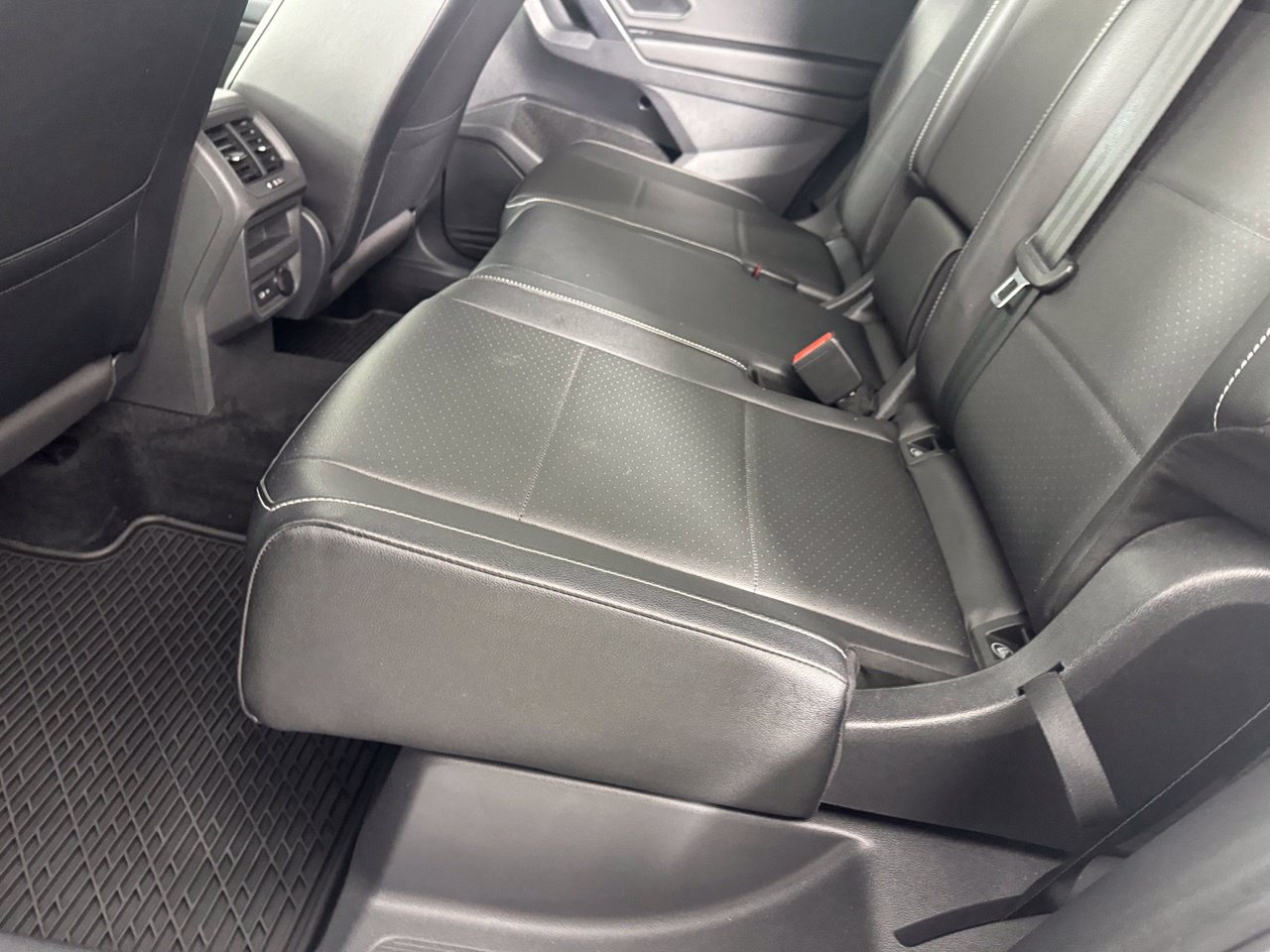 Used 2021 Volkswagen Tiguan SE R-Line FWD image 28