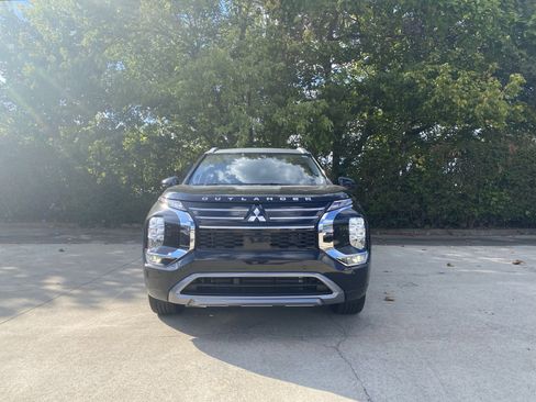 Used 2025 Mitsubishi Outlander AWD image 38