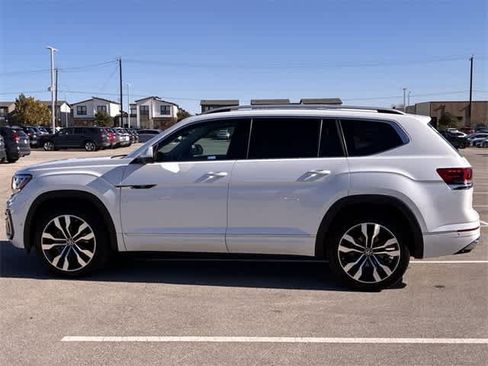 Used 2022 Volkswagen Atlas SEL Premium image 3