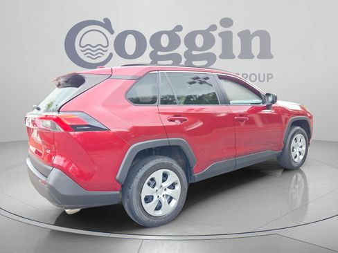 Used 2020 Toyota RAV4 LE FWD image 5