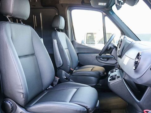 Used 2024 Mercedes-Benz Sprinter 2500 image 16