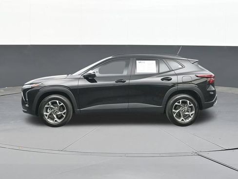 Used 2026 Chevrolet Trax LT w/ LT Convenience Package FWD image 8