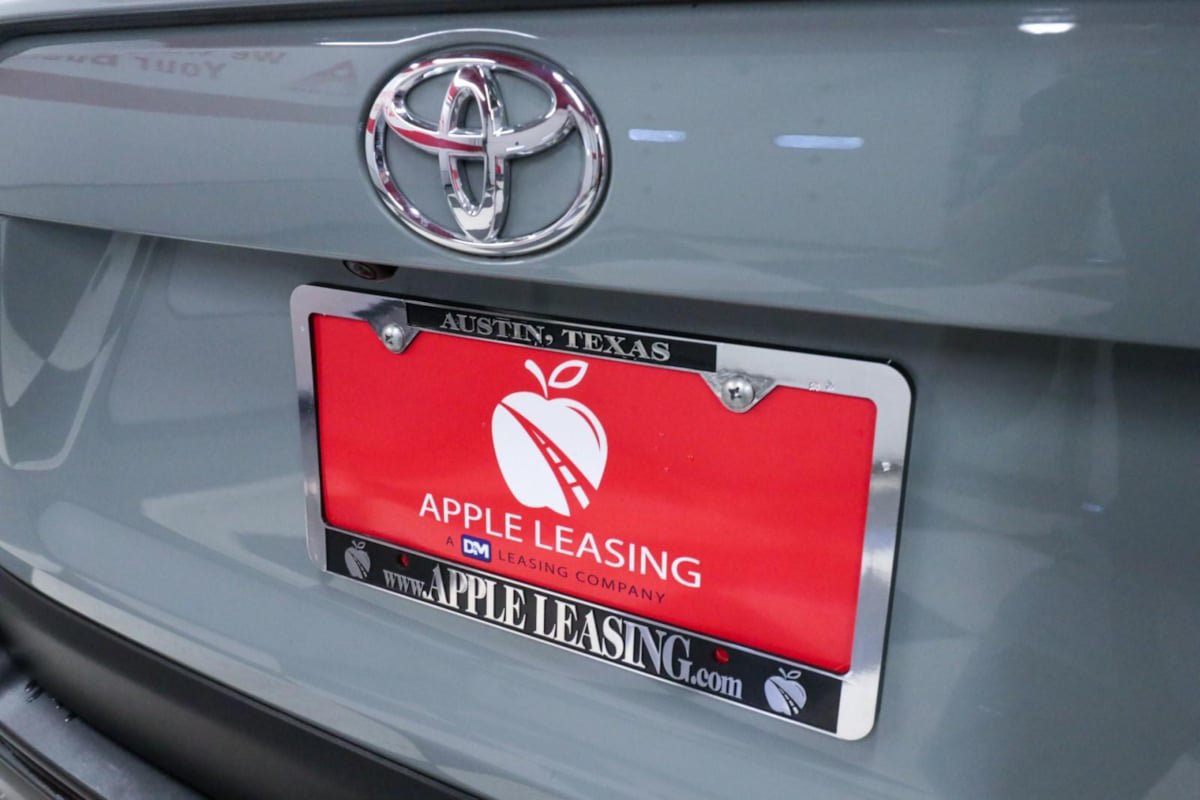Used 2022 Toyota RAV4 XLE w/ Convenience Package FWD image 28