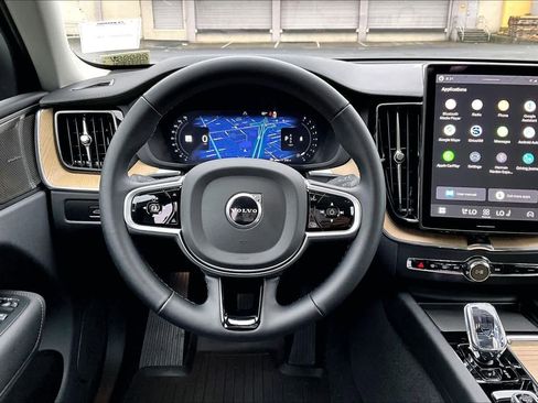 Used 2026 Volvo XC60 B5 Ultra w/ Climate Package image 8