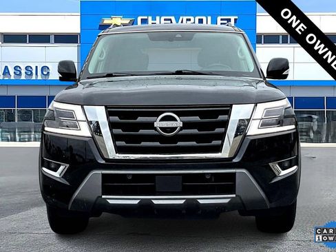 Used 2022 Nissan Armada SL w/ Captain's Chairs Package image 2