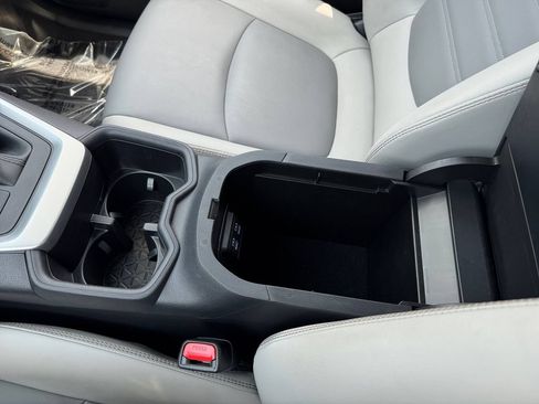 Certified 2022 Toyota RAV4 XLE Premium AWD/4WD image 28