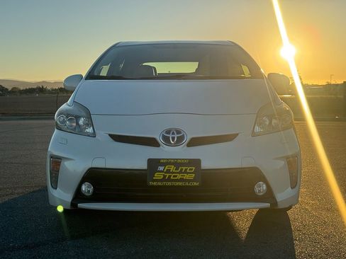 Used 2015 Toyota Prius Five image 12