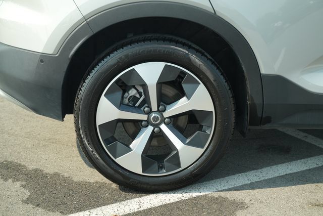 Used 2025 Volvo XC40 B5 Plus AWD/4WD image 46