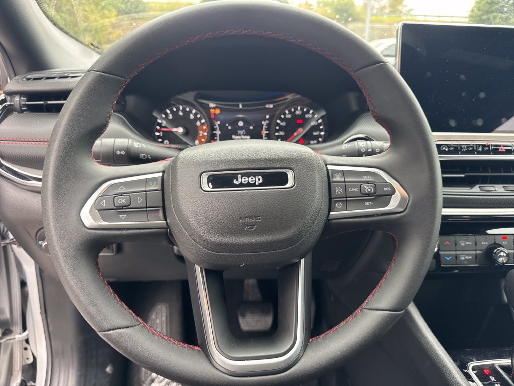 Used 2025 Jeep Compass Trailhawk AWD/4WD image 18