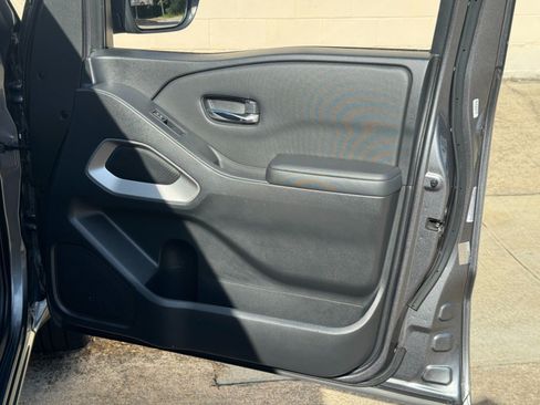 Used 2022 Nissan Frontier SV RWD image 35