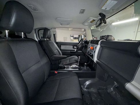 Used 2014 Toyota FJ Cruiser 4WD w/ Upgrade Package image 13