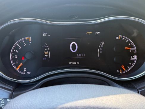 Used 2018 Jeep Grand Cherokee Overland image 16