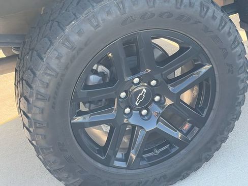 Used 2024 Chevrolet Silverado 1500 LT Trail Boss w/ Convenience Package II AWD/4WD image 11
