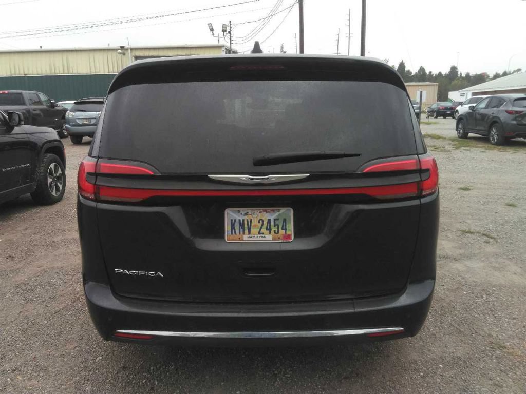 Used 2023 Chrysler Pacifica Touring-L FWD image 10
