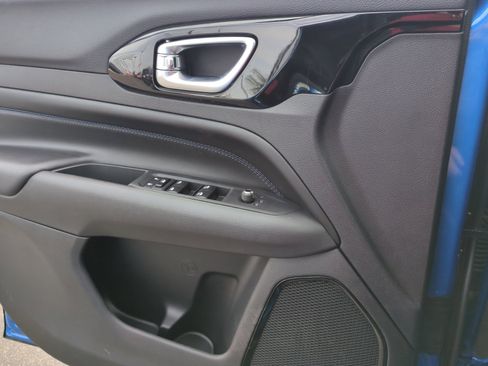 New 2026 Jeep Compass Latitude image 13