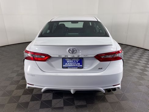 Used 2018 Toyota Camry SE w/ Moonroof Package FWD image 7