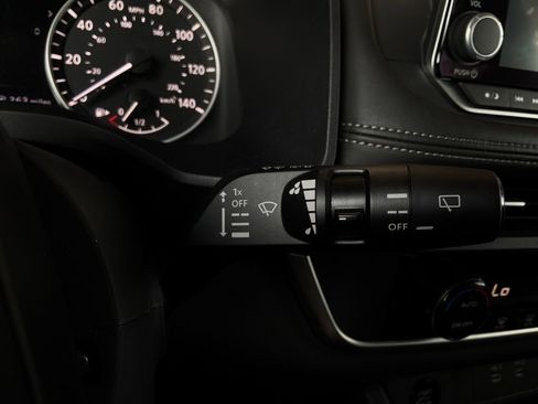 Used 2025 Nissan Rogue SV FWD image 36