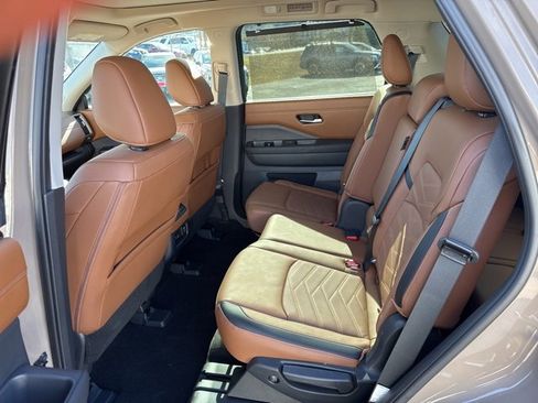 Used 2025 Nissan Pathfinder Platinum w/ Cargo Package image 23