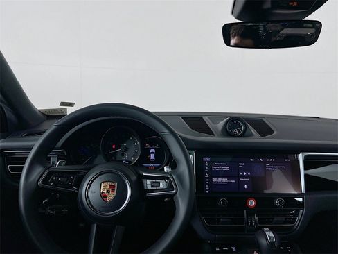 New 2026 Porsche Macan image 25