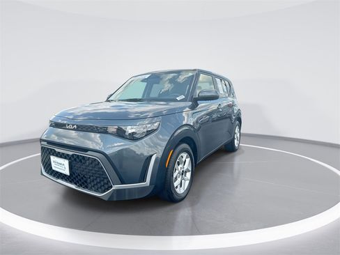 Used 2025 Kia Soul LX w/ LX Technology Package image 4