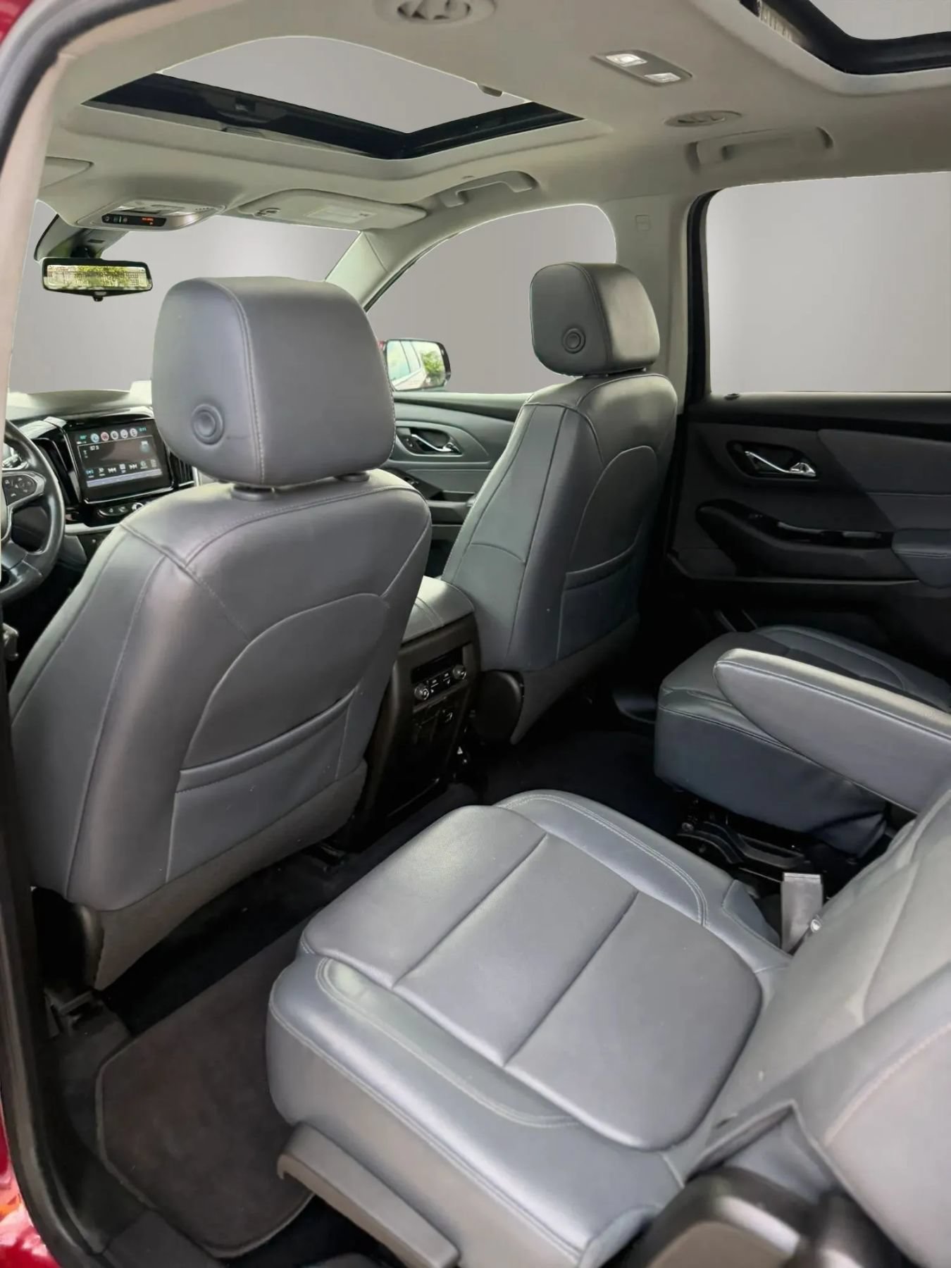 Used 2018 Chevrolet Traverse Premier w/ Driver Confidence II Package FWD image 17