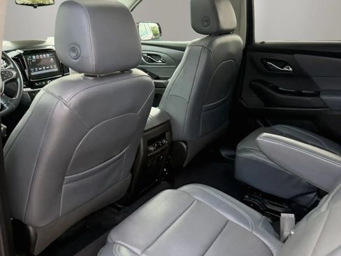 Used 2018 Chevrolet Traverse Premier w/ Driver Confidence II Package FWD image 17