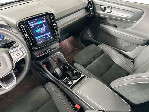 Certified 2023 Volvo XC40 B5 Plus w/ Climate Package image 24