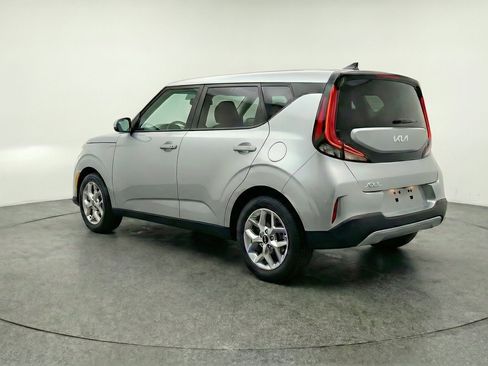 Used 2025 Kia Soul LX w/ LX Technology Package FWD image 6