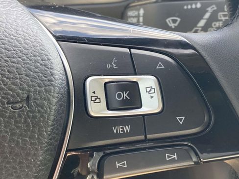 Used 2020 Volkswagen Tiguan SE w/ Panoramic Sunroof Package image 25