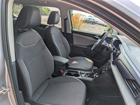 Certified 2024 Volkswagen Taos SE w/ Panoramic Sunroof Package image 13